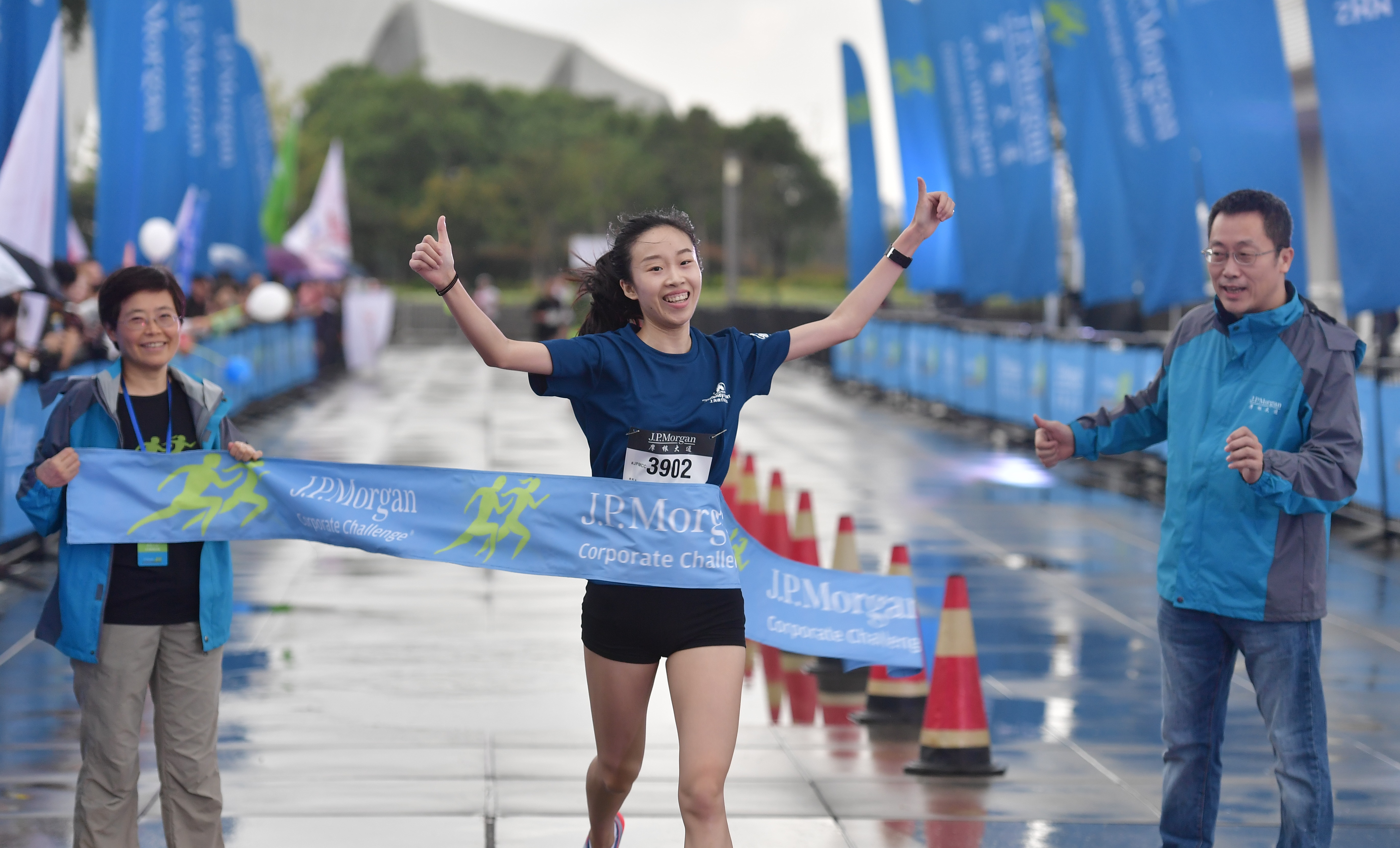 Jiang Yingli crosses the finish line first at the J.P. Morgan Corporate Challenge in Shanghai.